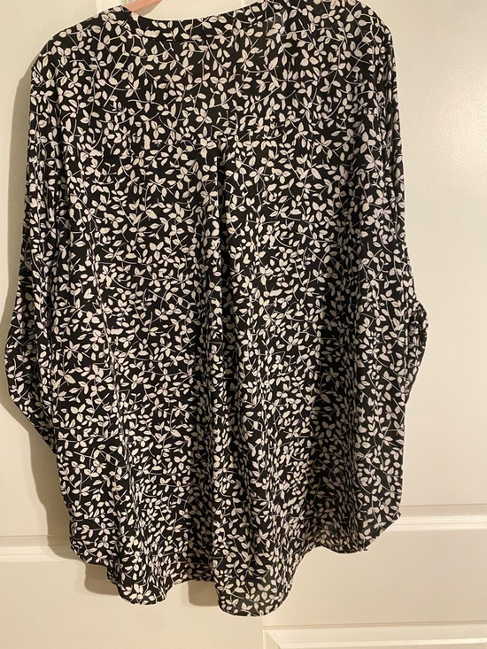 Vince Camuto Black Tunic with White Leaf Print - Picture 5 of 5